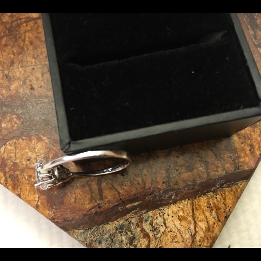 Sterling oval statement ring - Picture 4 of 5